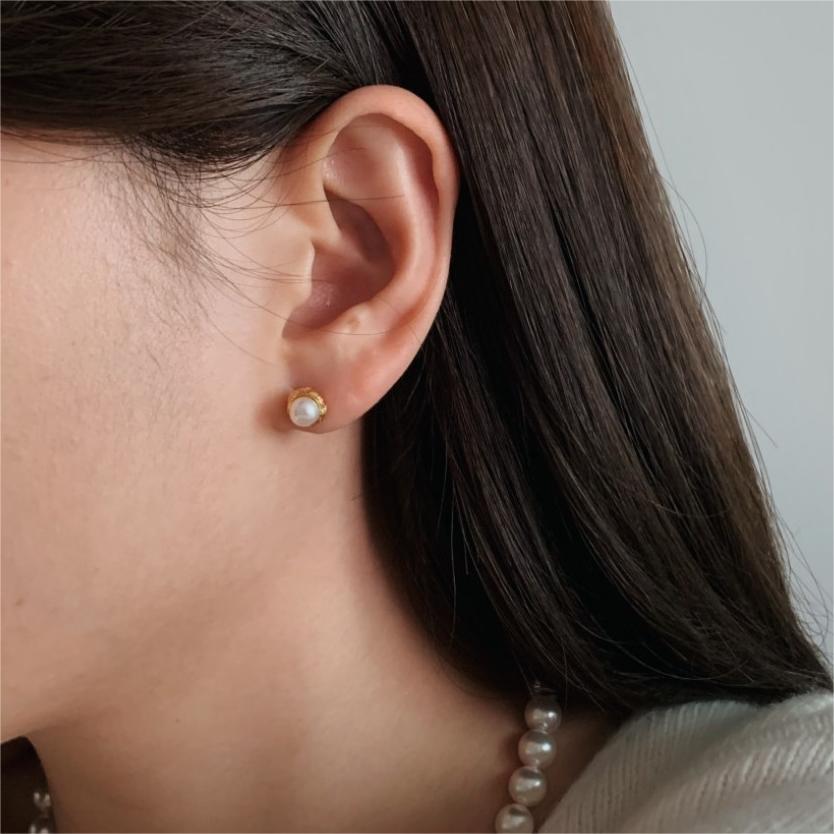 Women's S925 Sterling Silver Pearl Shaped Stud Earrings