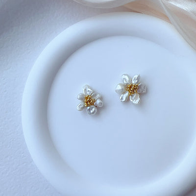 Women's Natural Baroque Pearl Flower Earrings