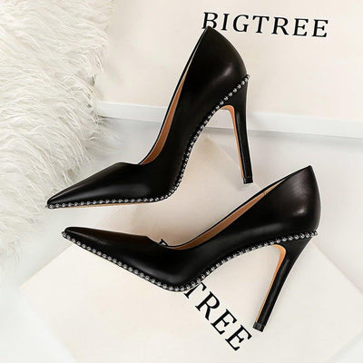 Studded high heels | MODE BY OH